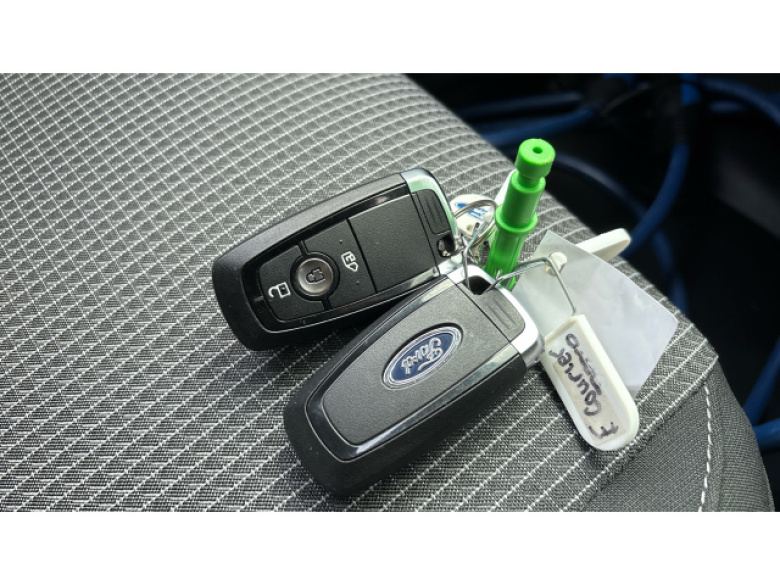 Ford Transit Courier E-Transit Courier 100kW 43kWh Trend Van Auto